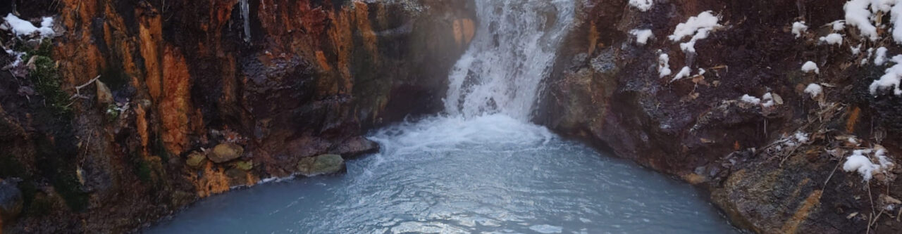大湯沼から流れ出た温泉